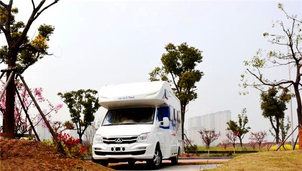 房车内部不是床位越多越好，一家4口出行足以