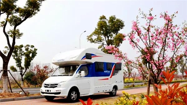 房车内部不是床位越多越好，一家4口出行足以