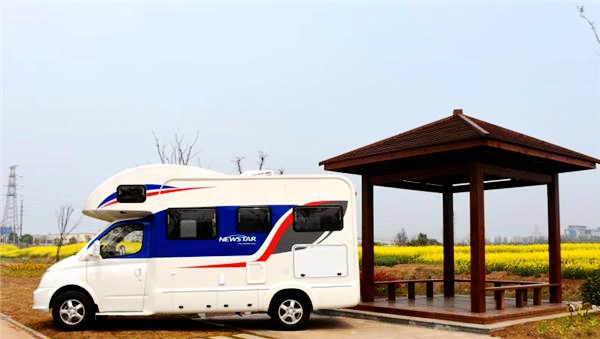 房车内部不是床位越多越好，一家4口出行足以