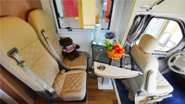 房车内部不是床位越多越好，一家4口出行足以