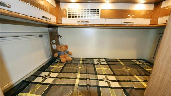 房车内部不是床位越多越好，一家4口出行足以