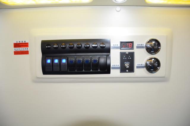 经典全顺底盘B型房车 蓝色主题色、后置上下铺