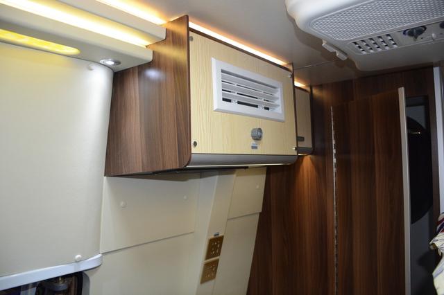 经典全顺底盘B型房车 蓝色主题色、后置上下铺