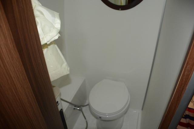 经典全顺底盘B型房车 蓝色主题色、后置上下铺