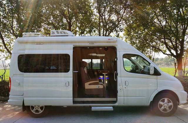 大通B型房车可睡6人 现优惠促销 车友福利!