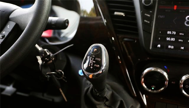 同样是双拓展房车，贵有贵的道理