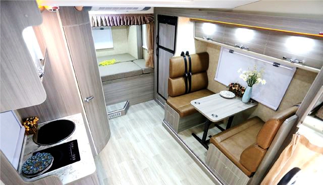 同样是双拓展房车，贵有贵的道理