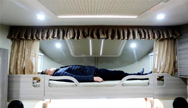 同样是双拓展房车，贵有贵的道理