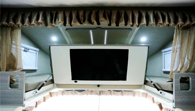 同样是双拓展房车，贵有贵的道理