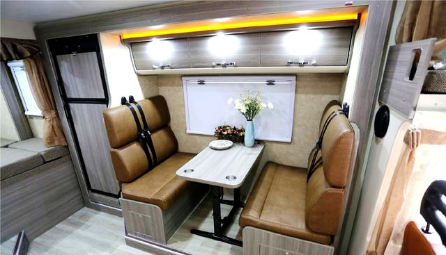 同样是双拓展房车，贵有贵的道理