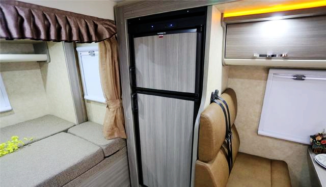 同样是双拓展房车，贵有贵的道理