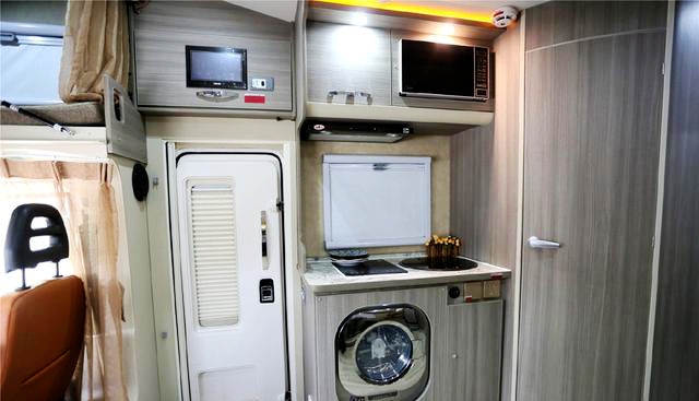 同样是双拓展房车，贵有贵的道理