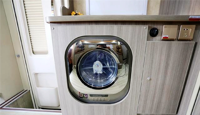 同样是双拓展房车，贵有贵的道理