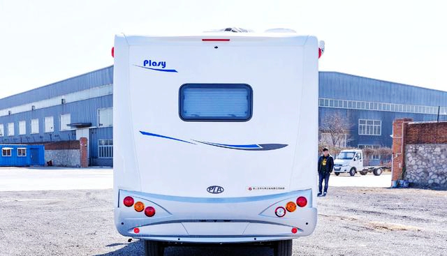 上汽大通房车 进口上装C型房车