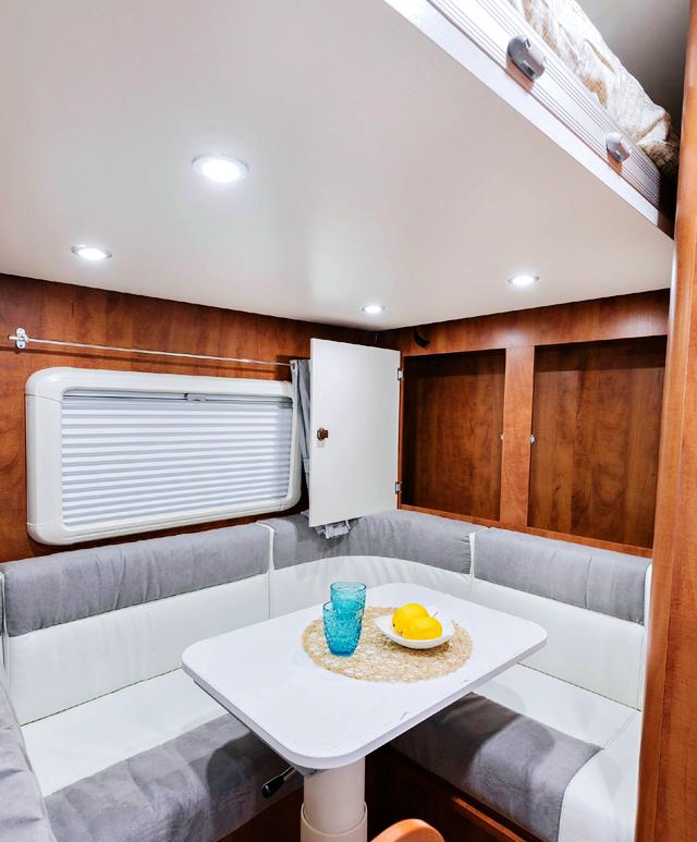 上汽大通房车 进口上装C型房车