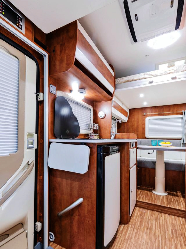 上汽大通房车 进口上装C型房车