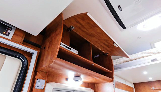 上汽大通房车 进口上装C型房车