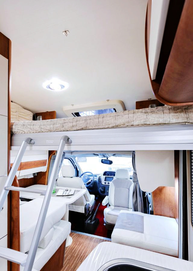 上汽大通房车 进口上装C型房车