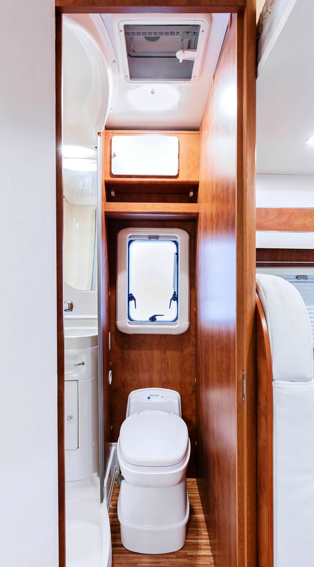 上汽大通房车 进口上装C型房车