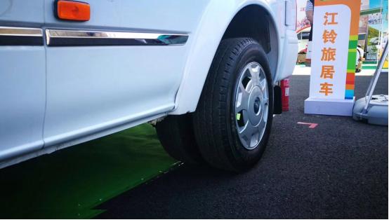 江铃新推出2018款PLUS全顺商旅房车