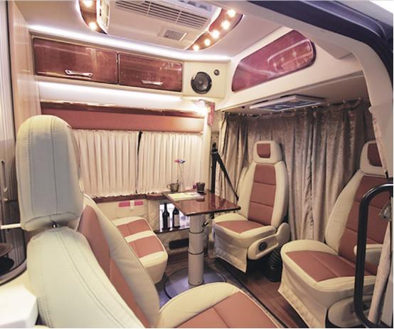 江铃新推出2018款PLUS全顺商旅房车