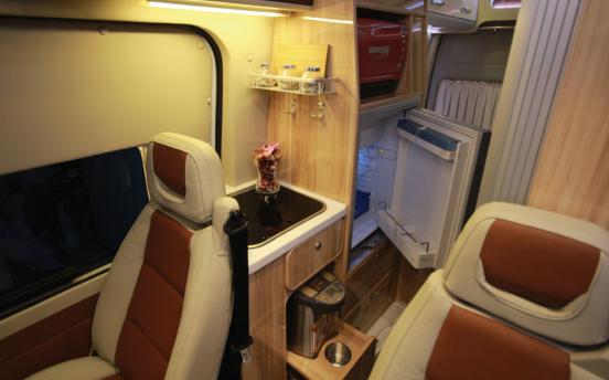 江铃新推出2018款PLUS全顺商旅房车