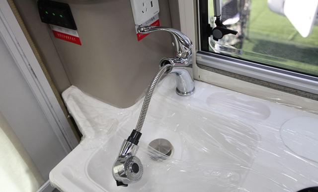 "限高" 不存在的！我可是升降顶，全时四驱房车