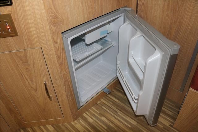 基于大通T60的皮卡硬顶旅居车，越野没说的