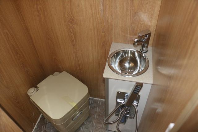 基于大通T60的皮卡硬顶旅居车，越野没说的