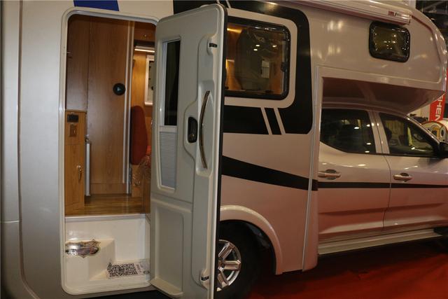 基于大通T60的皮卡硬顶旅居车，越野没说的