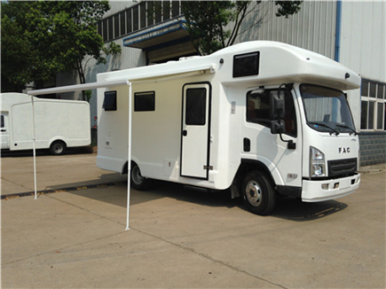 一汽凌河C型房车