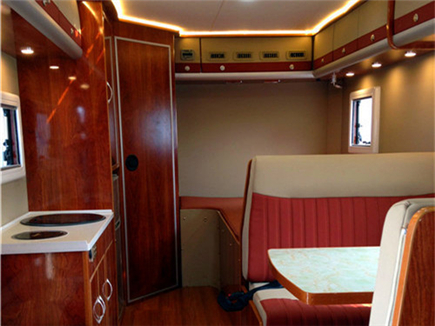 一汽凌河C型房车