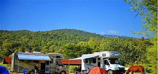 呵呵!羡慕开房车旅行，那是你没有倒过垃圾