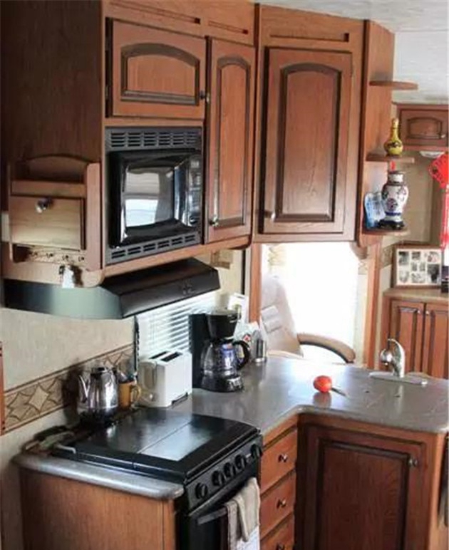 呵呵!羡慕开房车旅行，那是你没有倒过垃圾