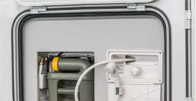 呵呵!羡慕开房车旅行，那是你没有倒过垃圾