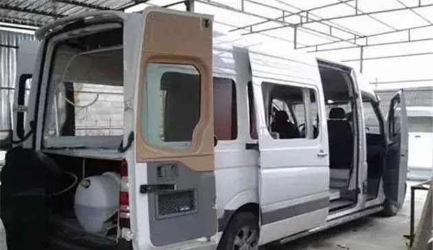 呵呵!羡慕开房车旅行，那是你没有倒过垃圾