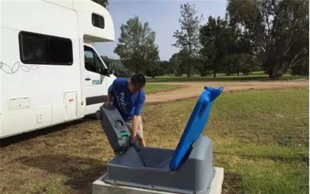 呵呵!羡慕开房车旅行，那是你没有倒过垃圾