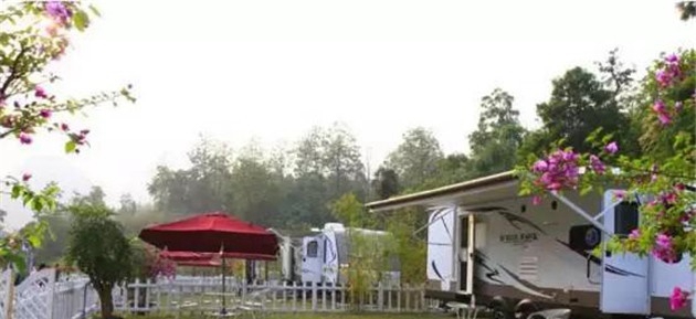 呵呵!羡慕开房车旅行，那是你没有倒过垃圾