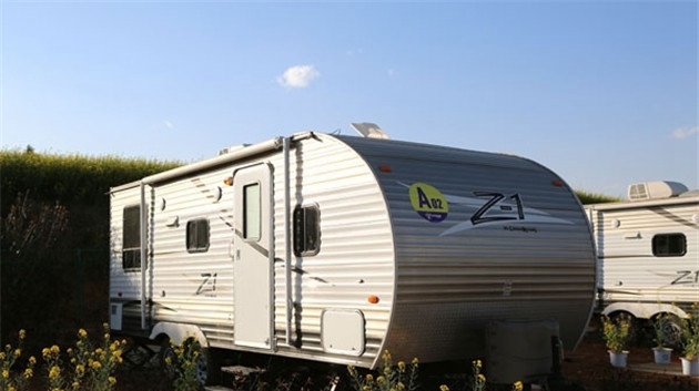 云南罗平航空房车露营地 体验欧美房车露营生活方式