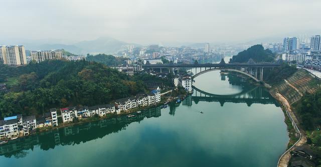 理想的旅行方式 开着房车去体验侗族人家的生活