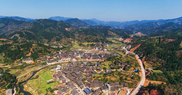 理想的旅行方式 开着房车去体验侗族人家的生活