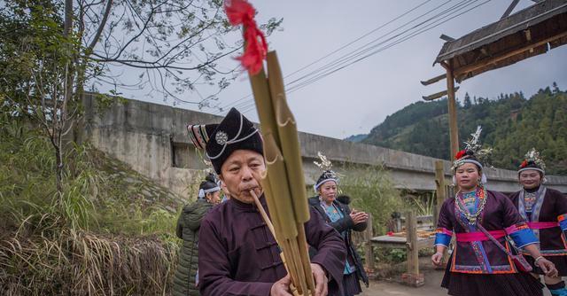 理想的旅行方式 开着房车去体验侗族人家的生活
