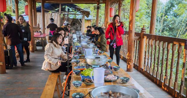 理想的旅行方式 开着房车去体验侗族人家的生活