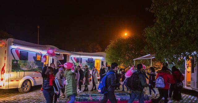 理想的旅行方式 开着房车去体验侗族人家的生活