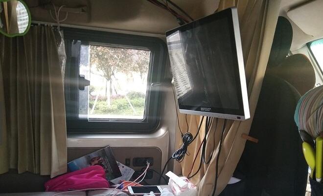 老大爷赶时髦，自己改装的小房车只花1万元