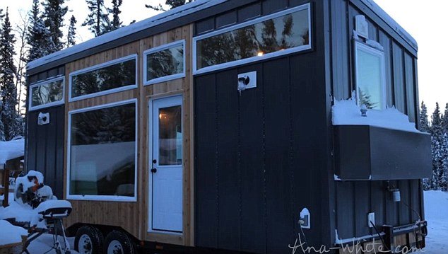 美DIY博主打造7.3米长拖挂式房车