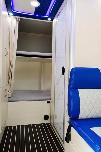 有父母，有房车的地方就是家