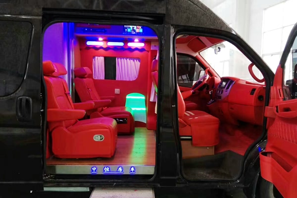 坐火车，坐飞机，你OUT了，有房车更安逸