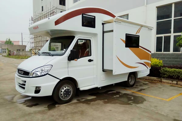 打拼下的江山里,有的你们和依维柯房车