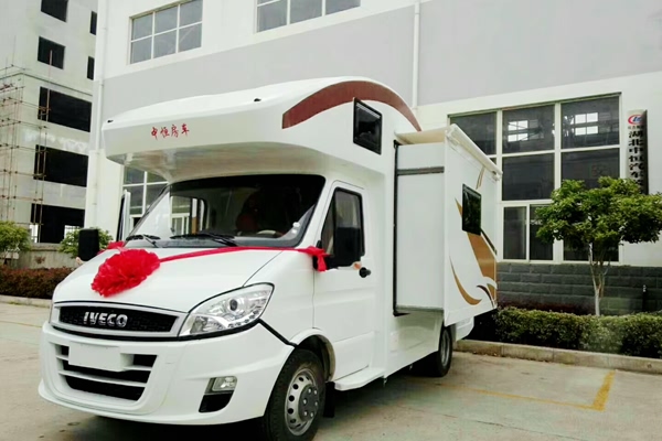 打拼下的江山里,有的你们和依维柯房车